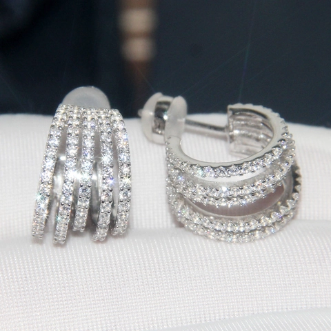 Elegante Kupfer Mehrreihige Creolen Micro Pave Zirkonia Geometrische Lagige C-Form Ohrschmuck Für Frauen Party Bankett