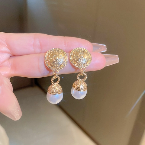 Pendientes Colgantes De Aleación Con Relieve Redondo Barroco Vintage Con Perla Artificial De Imitación Y Poste De Plata Para Mujer