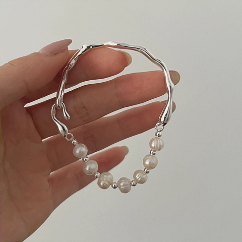 Natürliche Barock Süßwasserperle Armband Unregelmäßiger Zweig Versilbertes Kupfer Armreif Minimalistisch Sophisticated Schmuck Für Damen