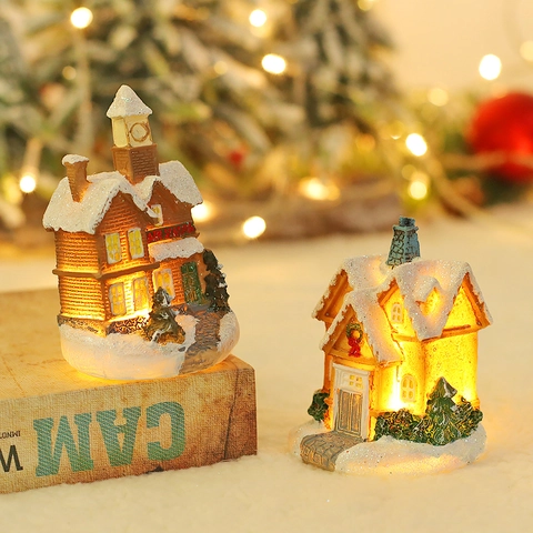 Maisons De Village De Noël Miniature Résine LED Lumineux Bâtiment Couvert De Neige Décorations De Fête Ornements