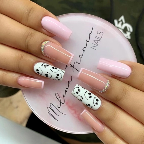 Press On Nails Roze French Tip Smiley Face Coffin Shape ABS Plastic Kunstnagels Met Steentjes Voor Vrouwen