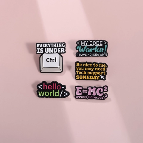 Spille in Lega Smaltata Con Citazioni Umoristiche Sulla Programmazione per Geek Tech Support Hello World Codice Spille per Vestiti