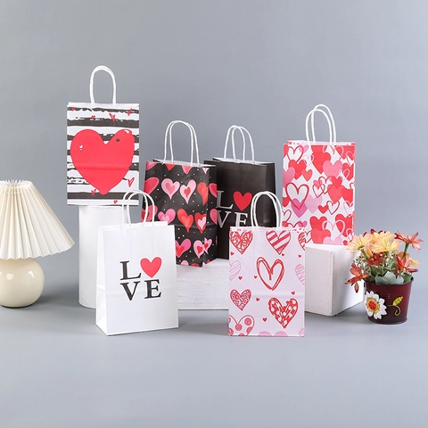 Kraftpapier Geschenktassen Hartjespatroon Love Print Handvatten Voor Valentijnsdag Bruiloft Feest Feestelijke Verpakking