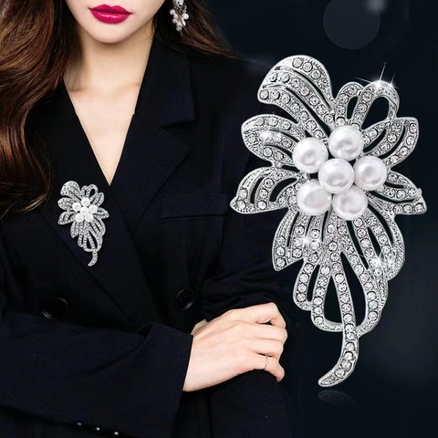 Elegant Floral Brooches For Women Rhinestone Imitation Artificial Pearl Crystal Butterfly Swan Tree Of Life Jewelry Korean Style
