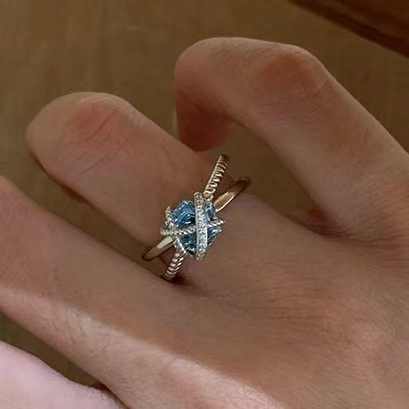 Eleganter Hellblauer Zirkon Kupfer Ring Damen Koreanischer Ins Stil Überkreuzt Gedrehtes Seil Doppelter Offener Ring