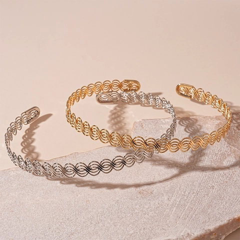 Metal Twisted Hollow Out Choker Necklace Open Design Woven Texture Minimalist Fashion Jewelry For Women