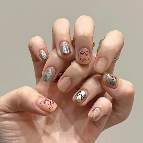 Press On Nägel Nude Rosa Rouge Roter Bogen Silber Metallic French Tip Feiner Glitzer Süßer Stil Künstliche Kunststoffnägel