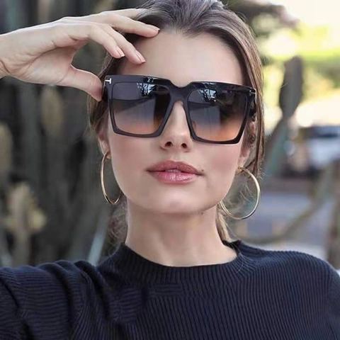 Occhiali Da Sole Quadrati Oversize Montatura PC Lenti AC Decorazione Metallo T Sfumati Protezione UV Occhiali Moda Unisex