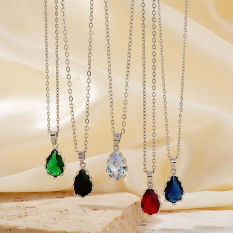 Set di Gioielli in Acciaio Inossidabile con Strass a Goccia d'Acqua per Donna Elegante Collana con Pendente a Pera Orecchini a Gancio