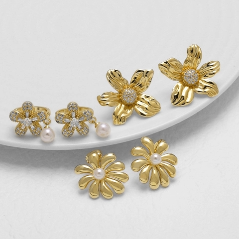 Pendientes De Flores Y Perlas Artificiales Elegantes Con Cobre Chapado En Oro De 18K Micro Circonita Diseño Floral Poste De Oro De 14K