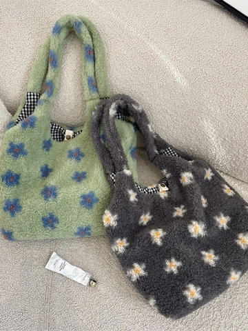 Plush Floral Tote Bag Sherpa Fleece Large Capacity Shoulder Handbag With Grid Lining Magnetic Closure Casual For Women