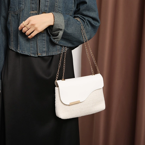 Straw Woven PU Leather Crossbody Bag For Women Casual Summer Patchwork Shoulder Bag With Golden Chain Strap