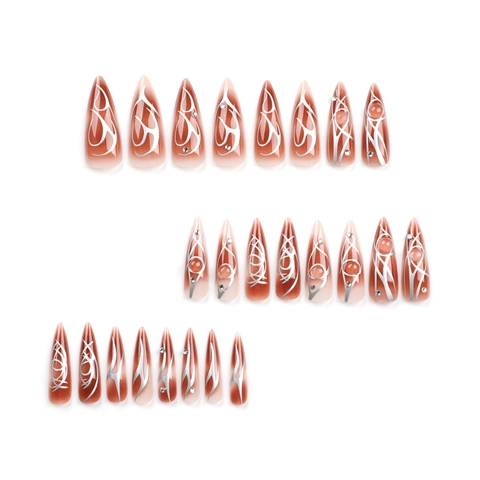 Unghie Finte Lunghe Stiletto Sfumatura Ambra Linee Metalliche Argento Decorazione Strass Stile Fatto A Mano Da Donna
