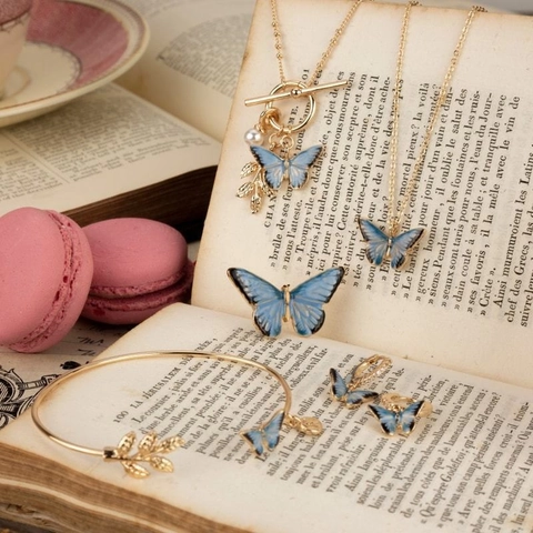 Vintage Schmetterling Anhänger Halskette Kupfer 18K Vergoldet Blau Emaille Blatt Künstliche Perle T-Bar Verschluss Schmuck Geschenk