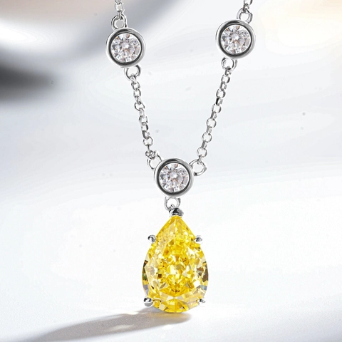 Collier Pendentif Goutte d'Eau en Forme de Poire en Argent Sterling 925 pour Femmes Bijoux de Mode Sophistiqués avec Strass