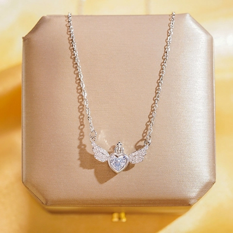 Collier Pendentif Cœur Ailes d'Ange avec Couronne pour Femme Plaqué Or Véritable Acier Titane Cuivre Zircone Bijoux de Mode