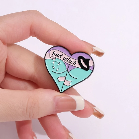Punk Gothic Enamel Heart Brooch Pin Halloween Witch Bat Skeleton Hand Zinc Alloy Badge For Clothing Scarf Unisex Jewelry