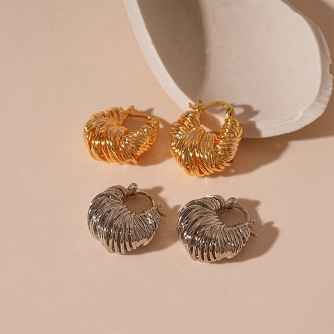 Orecchini A Cerchio Torsione Placcati Oro Forma U Intrecciata Croissant In Rame Con Perno In Acciaio Per Donna