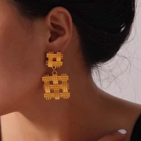Vintage Geometrische Hängeohrringe Titanstahl Vergoldet Muschel Koralle Hohl Gewebtes Design Schmuck Für Frauen