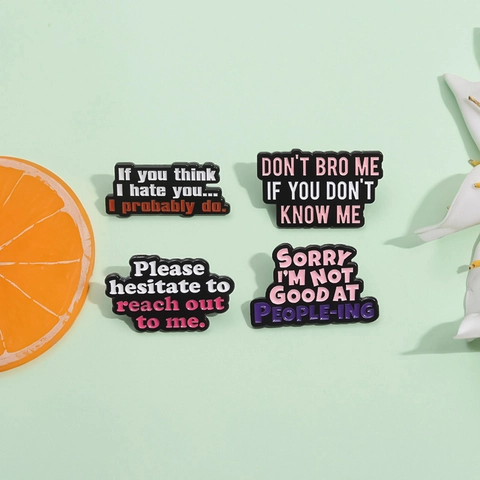 Insigne de Broche en Émail d'Alliage de Dessin Animé Mignon avec Phrases de Lettrage Anglais Drôles Bijoux de Broche Personnalisés