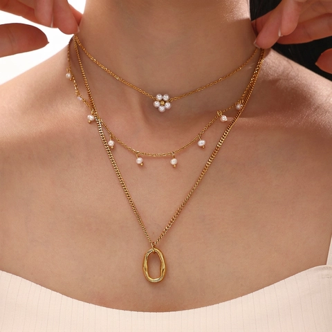 Collar Multicapa De Acero Inoxidable Con Perlas Artificiales De Concha Flor Y Colgante Ovalado Bañado En Oro De 18K Joyas Elegantes