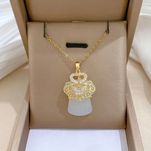 Elegante Ruyi Lock Anhänger Halskette Edelstahlkette Mit Kupfer Mikro Pave Zirkon Imitation Jade Für Damen