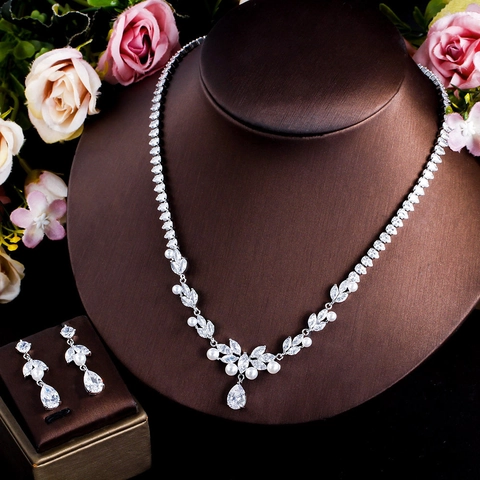 Conjunto de Collar y Pendientes con Colgante de Hoja y Gota de Agua en Cobre con Circonia AAA para Mujer Conjunto de Joyas de Perla Artificial Plateada
