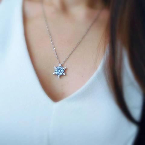 Snowflake Pendant Necklace Alloy Blue Rhinestones Sparkling Winter Style Jewelry For Girls Women Silver Tone
