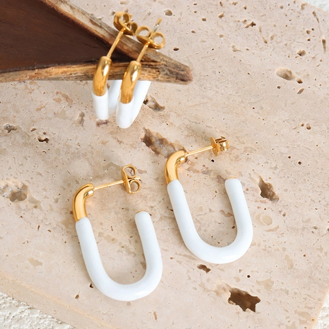 Pendientes de Botón en Forma de U de Acero de Titanio y Esmalte para Mujer Chic Dorado Estilo Francés Color de Contraste Joyería Elegante Minimalista
