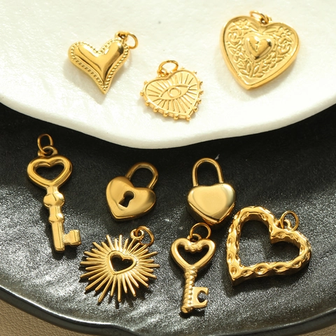 Herz Anhänger Aus Edelstahl Gold DIY Schmuck Zubehör Retro Kreuz Schlüssel Sonne Stile Mode Accessoires