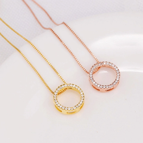 Collier Pendentif Rond Évidé en Zirconia Style Ins pour Femmes Cuivre Plaqué Or Rose Chaîne de Boîte Bijoux Élégants