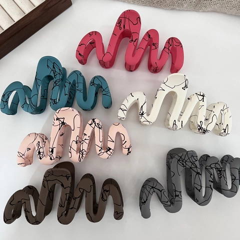 Matte Resin Hair Claw Clips With Abstract Black Line Patterns French Retro Strong Hold Hair Accessories For Women