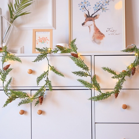 Ghirlanda Di Rattan Con Aghi Di Pino Di Natale Con Pigne Naturali E Luci LED Calde Per Decorazione Parete