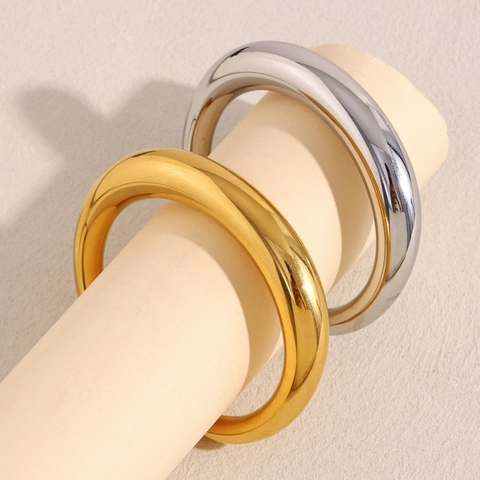 Brazalete Abierto Acero Inoxidable Chapado En Oro De 18K Tubo Redondo Grueso Extremos Cónicos Minimalista Retro Joyería Para Mujeres