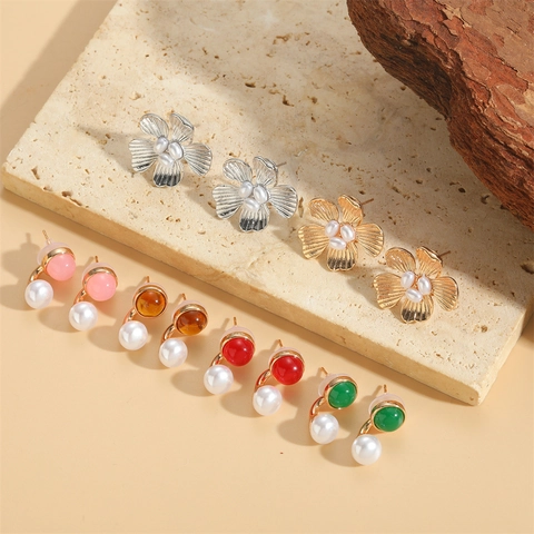 Orecchini a Bottone Minimalisti a Fiore in Rame con Perle Artificiali e Pendenti in Acrilico Gioielli di Moda Donna