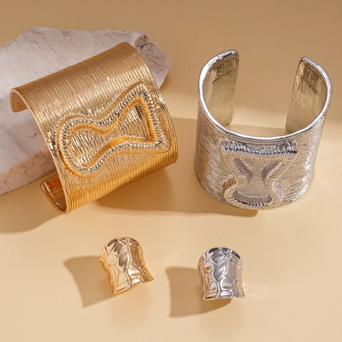 Brazalete Ancho Y Anillo Textura De Rayas Patrón Reloj De Arena Aleación Joyería De Mano Estilo Punk Exagerado Para Mujeres