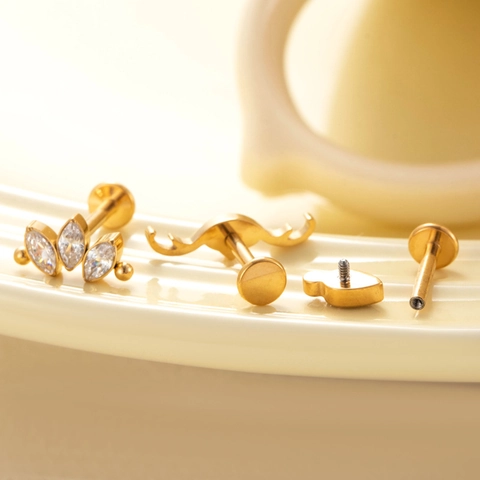 Titaniumlegering Labret Piercing Stud Interne Schroefdraad Zirkon Platte Achterkant Oorkraakbeen Oorbel Vrouwen Glinsterend