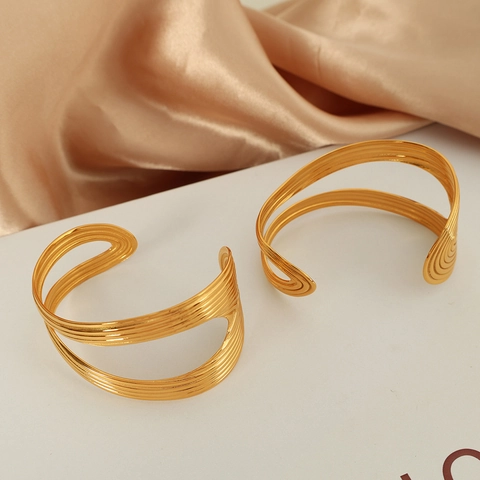 Bracciale Rigido Aperto Multistrato Esagerato Acciaio Inossidabile Placcato Oro 18K Vintage Texture Donna