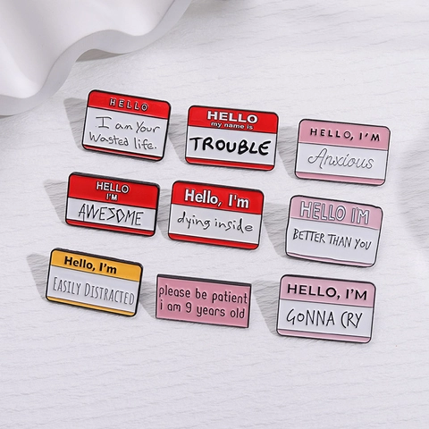 Lustige Emaille Namensschild Brosche Hello My Name Is Slogan Legierung Pin Abzeichen Für Rucksack Kleidung Geschenk
