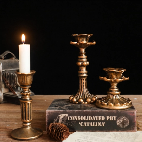 Retro Candle Holder French Classical Distressed Resin Lotus Shape European Style For Home Office Bars Photography Props