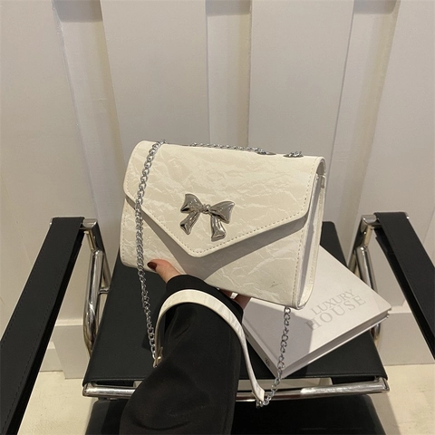Sac À Épaule Femmes PU Plissé Décoration Nœud Argenté Chaîne Métal Petit Sac Carré Bandoulière Style Urbain Élégant