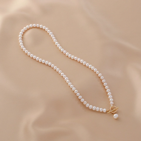 Minimalist Freshwater Pearl Necklace For Women Fashion OT Clasp Clavicle Chain Elegant Gold Tone Jewelry With Rhinestone