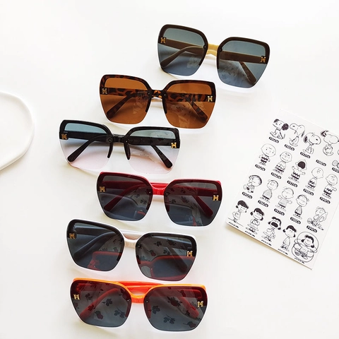 Square Frame Kids Sunglasses Fashionable UV400 Protection Cute Trendy Shade Eyewear For Boys Girls Beach Outdoor Travel