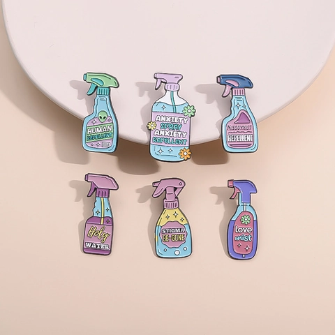 Humorvolle Spray-Form Legierung Emaille Pins Angst Menschliches Repellent Revers Abzeichen Für Rucksack Jacken Mode Schmuck