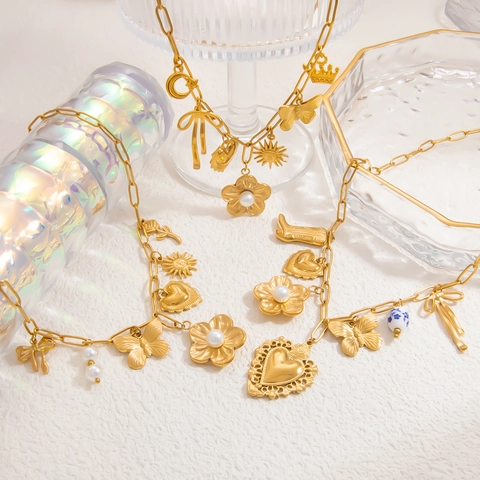 Collar Bohemio de Acero Inoxidable Chapado en Oro 18K con Múltiples Colgantes para Mujer Joyería Vintage de Corazón Mariposa Perla Artificial