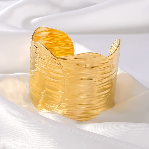 Bracelet Manchette Martelée Acier Inoxydable Plaqué Or 18K Large Texture Vague Irrégulière Jonc Femmes Minimaliste Style