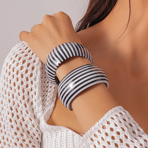 Brede Manchet Armband Acryl Zwart Wit Gestreept Geometrisch Minimalistisch Statement Open Bangle Sieraden Voor Dames