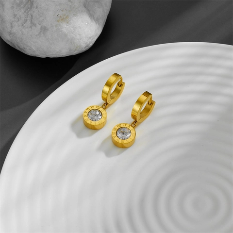Orecchini Huggie In Acciaio Al Titanio Pendente Rotondo Numeri Romani Zircone Gioielli Donna