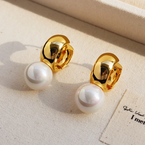 Vintage Messing Gold Überzogene Breite Hoop Ohrringe Mit Großen Künstliche Perle Elegante Geometrische Runde Ohrringe Für Damen
