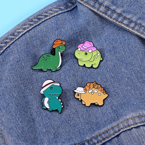 Spilla In Smalto Dinosauro Lega Di Zinco Animale Cartone Animato Con Cappello Distintivo Carino Per Vestiti Borsa